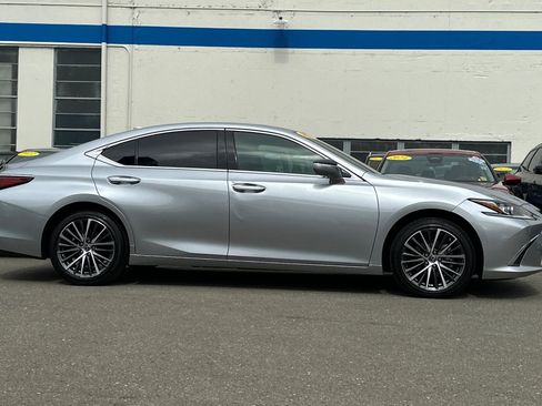 Used 2025 Lexus ES 350 w/ Premium Package FWD image 3
