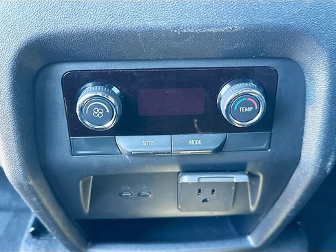 Used 2024 Chevrolet Traverse LT image 24