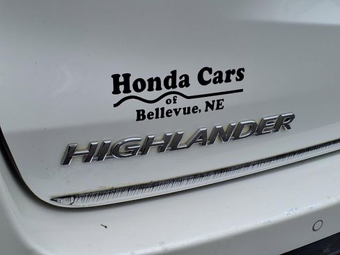 Used 2017 Toyota Highlander Limited Platinum AWD/4WD image 11
