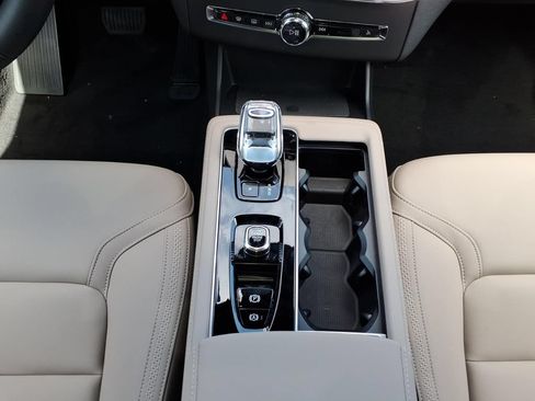 New 2026 Volvo XC90 B5 Core AWD/4WD image 19