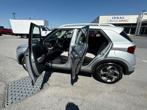 Used 2021 Hyundai Venue SEL FWD image 24