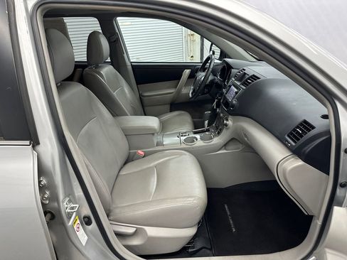 Used 2013 Toyota Highlander SE FWD image 11
