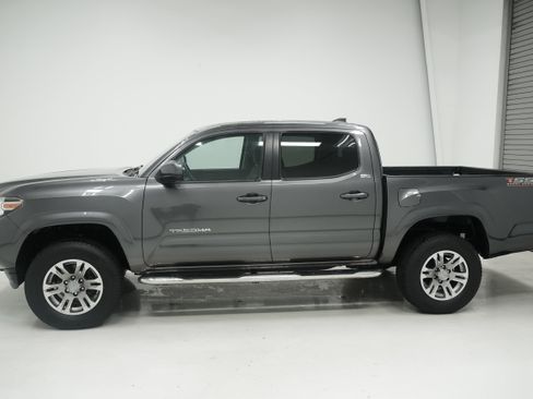 Used 2016 Toyota Tacoma SR5 w/ Towing Package AWD/4WD image 6