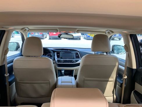 Used 2015 Toyota Highlander XLE AWD/4WD image 32