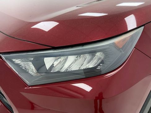 Used 2020 Toyota RAV4 LE FWD image 6