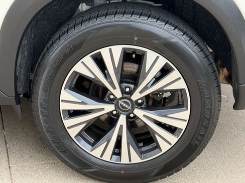 Used 2023 Nissan Rogue SV image 26