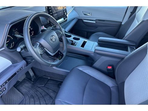 Used 2023 Toyota Sienna XSE image 10