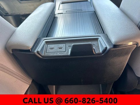 Used 2025 Toyota Sienna LE AWD/4WD image 10