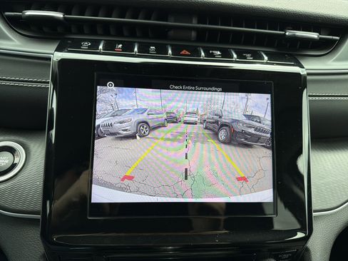 Used 2023 Jeep Grand Cherokee Laredo image 20