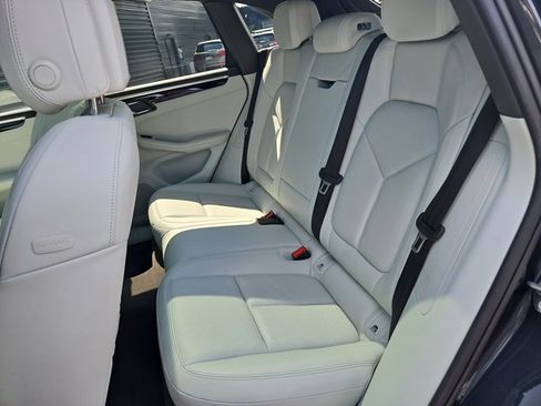 Certified 2019 Porsche Macan S AWD/4WD image 21