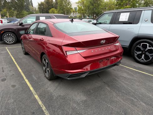 Used 2023 Hyundai Elantra SEL w/ Convenience Package FWD image 4