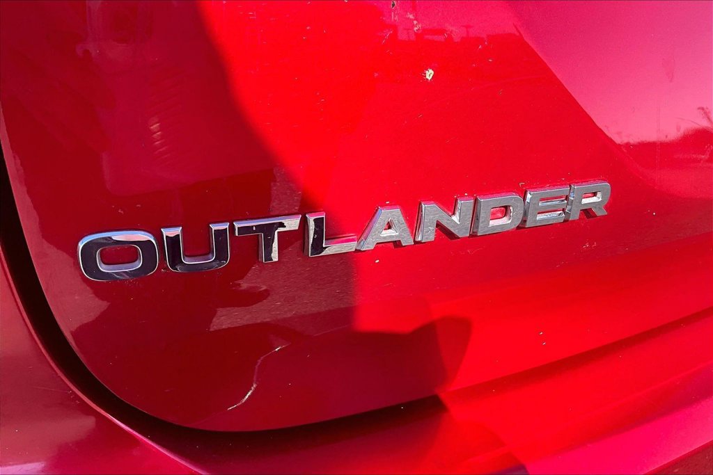 Used 2025 Mitsubishi Outlander AWD image 8