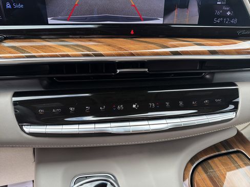 Used 2024 Cadillac Escalade Premium Luxury Platinum image 19