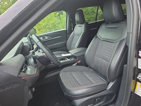 Used 2025 Ford Explorer ST-Line w/ ST-Line Street Pack AWD/4WD image 11