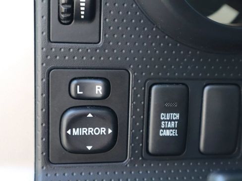 Used 2007 Toyota FJ Cruiser 4WD image 25