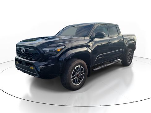 Certified 2025 Toyota Tacoma TRD Sport RWD image 3