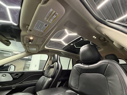 Used 2020 Lincoln Aviator Reserve w/ Equipment Group 201A image 11