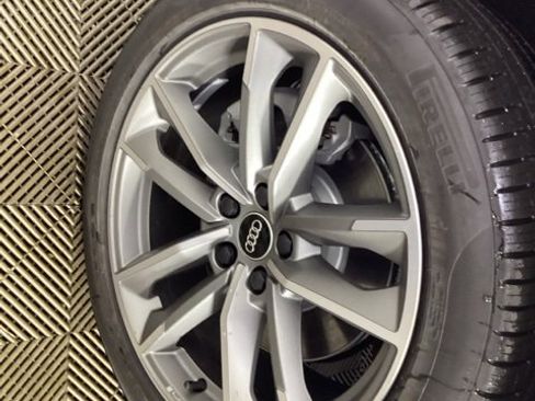 Used 2025 Audi Q3 2.0T Premium w/ Convenience Package image 9