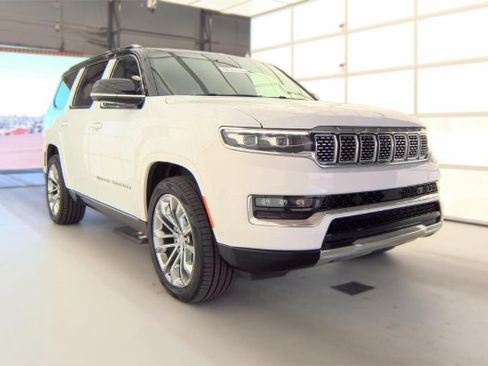 Used 2023 Jeep Grand Wagoneer Series II w/ Premium Group II AWD/4WD image 2