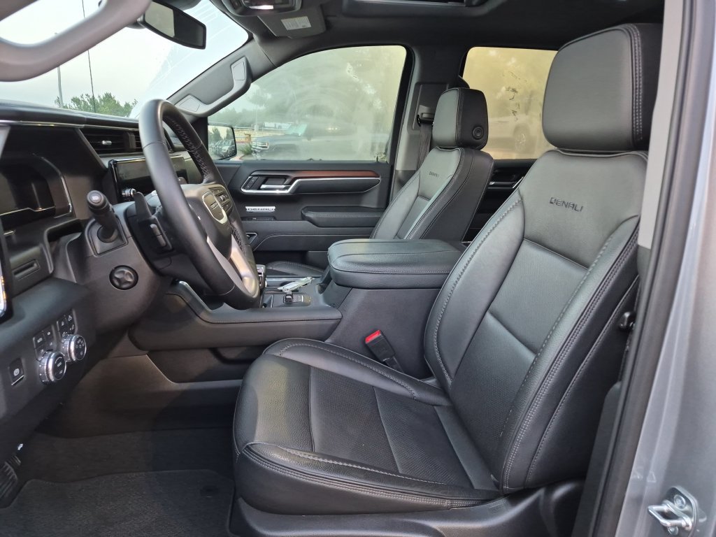 Used 2025 GMC Sierra 1500 Denali AWD/4WD image 18