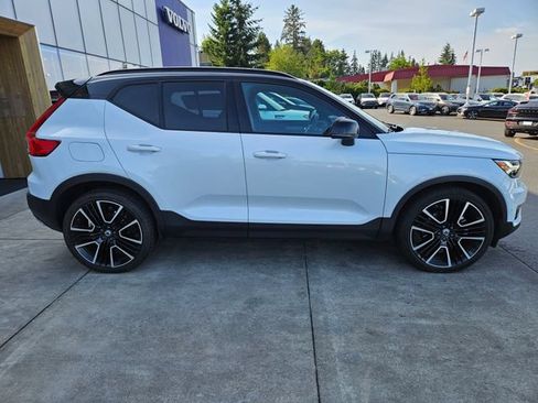 Used 2019 Volvo XC40 T5 R-Design AWD/4WD image 4