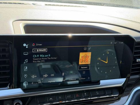 Used 2022 Chevrolet Silverado 1500 LT w/ Z71 Off-Road Package image 3