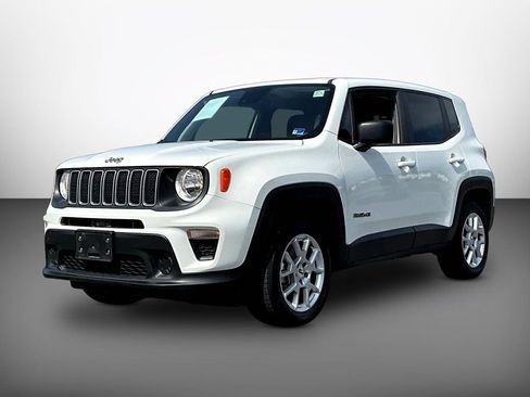 Used 2023 Jeep Renegade Latitude AWD/4WD image 3
