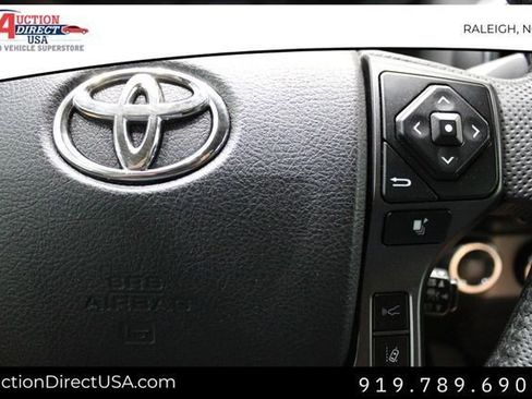 Used 2021 Toyota Tacoma TRD Off-Road image 29