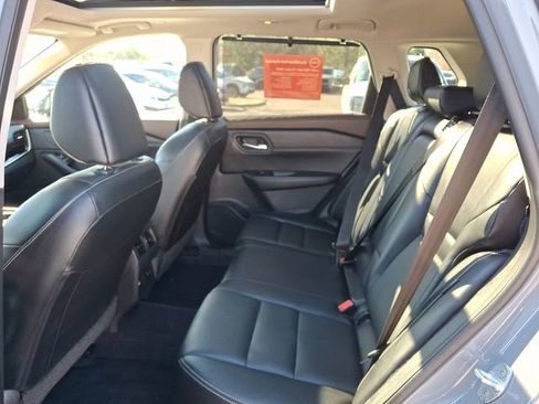 Used 2023 Nissan Rogue SL w/ SL Premium Package image 11