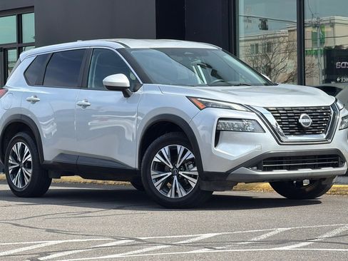 Used 2023 Nissan Rogue SV AWD/4WD image 2