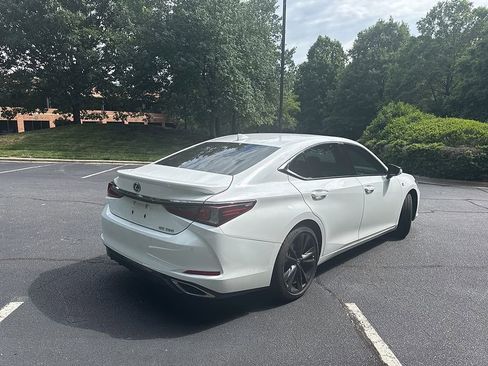 Used 2022 Lexus ES 350 F Sport w/ Accessory Package 2 FWD image 4
