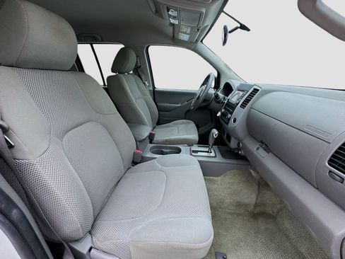 Used 2018 Nissan Frontier SV image 18