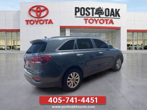 Used 2019 Kia Sorento FWD V6 w/ LX V6 Convenience Package image 6