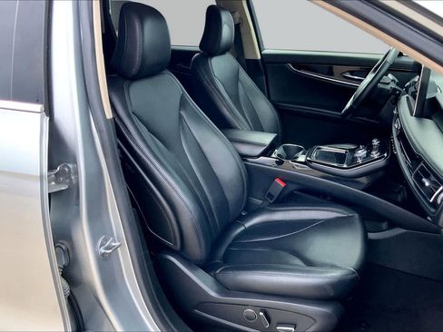 Used 2023 Lincoln Nautilus FWD w/ Premium Package image 8