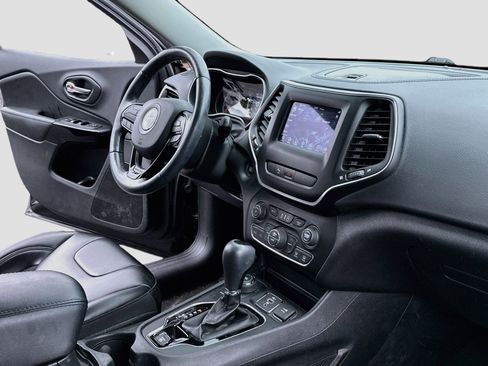 Used 2020 Jeep Cherokee Latitude Plus AWD/4WD image 15