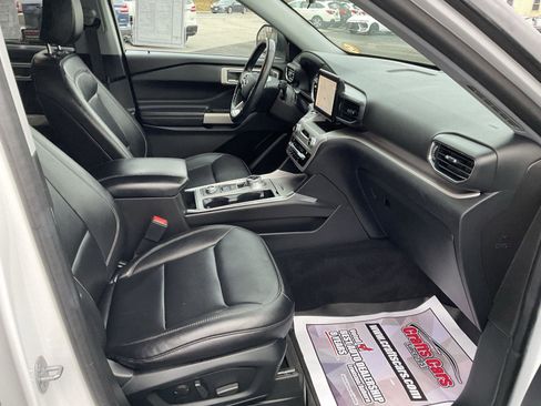Used 2021 Ford Explorer XLT w/ Equipment Group 202A image 29