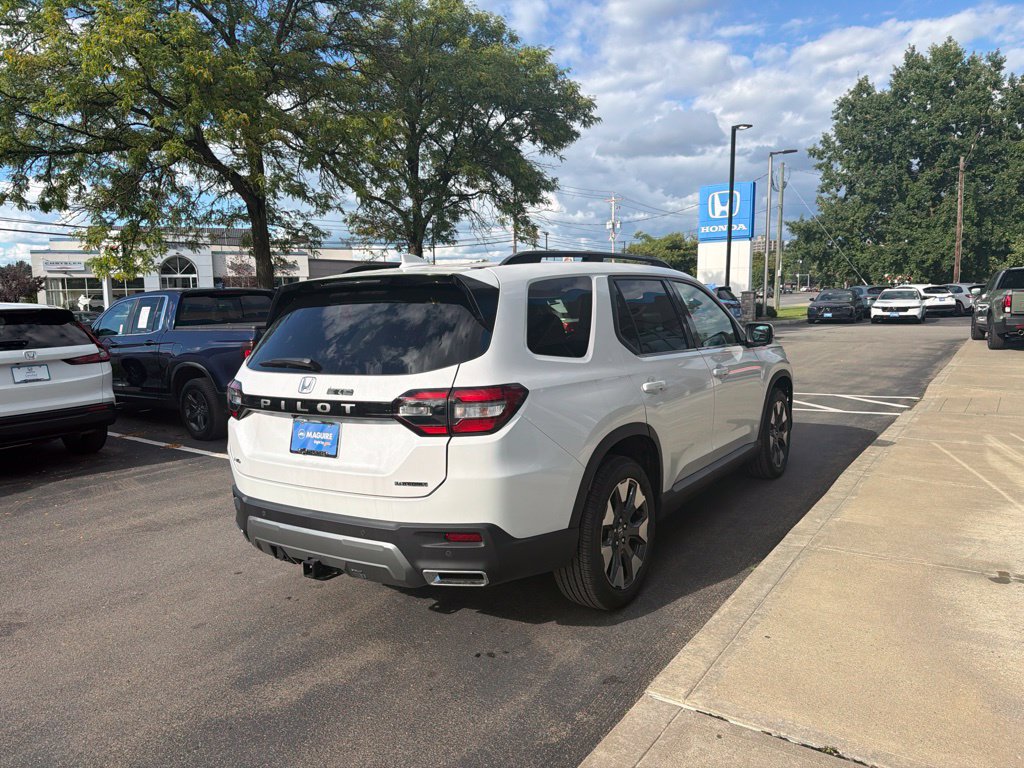 New 2026 Honda Pilot Touring image 6