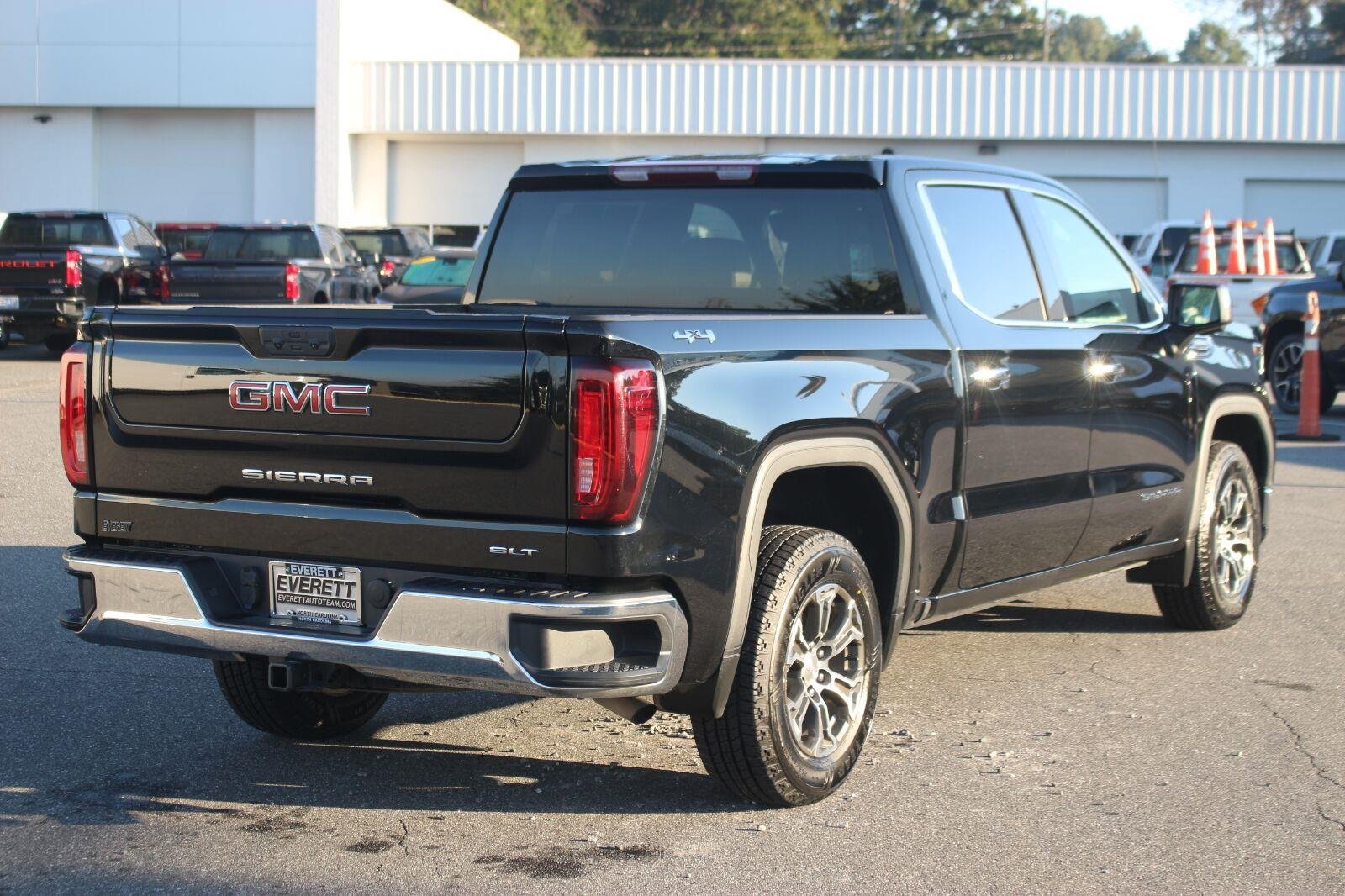 Used 2025 GMC Sierra 1500 SLT AWD/4WD image 7