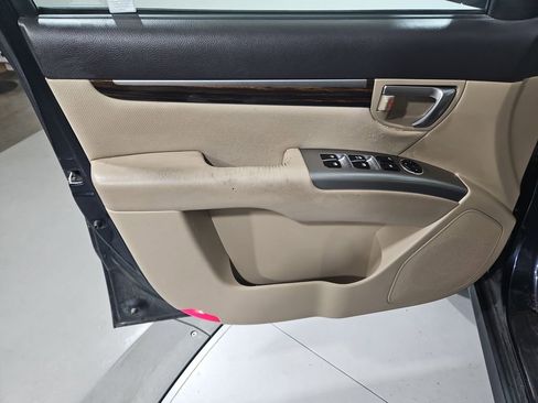 Used 2011 Hyundai Santa Fe GLS image 11