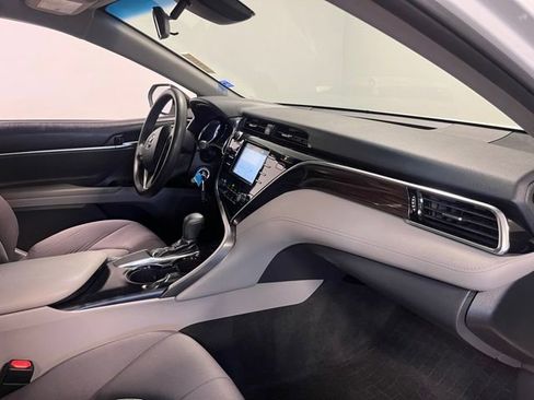 Used 2018 Toyota Camry LE image 12