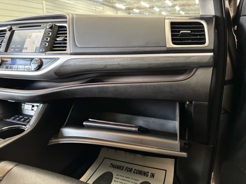 Used 2018 Toyota Highlander Limited Platinum image 31