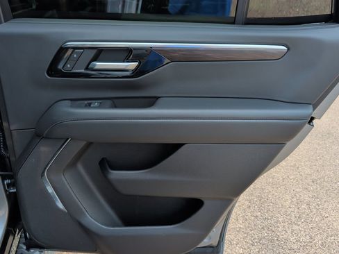 Used 2025 Chevrolet Tahoe Z71 AWD/4WD image 34