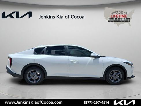 New 2026 Kia K4 FWD image 3