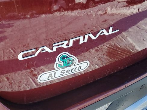 Used 2024 Kia Carnival LX image 6