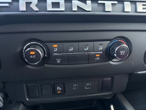 Certified 2025 Nissan Frontier SV image 21