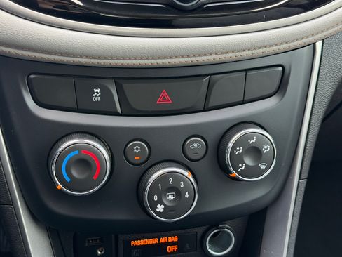 Used 2020 Chevrolet Trax LS FWD image 18