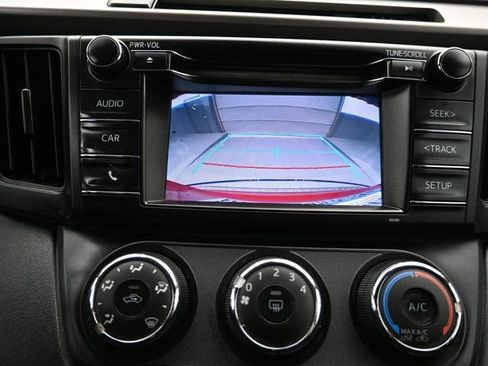 Used 2018 Toyota RAV4 LE image 39