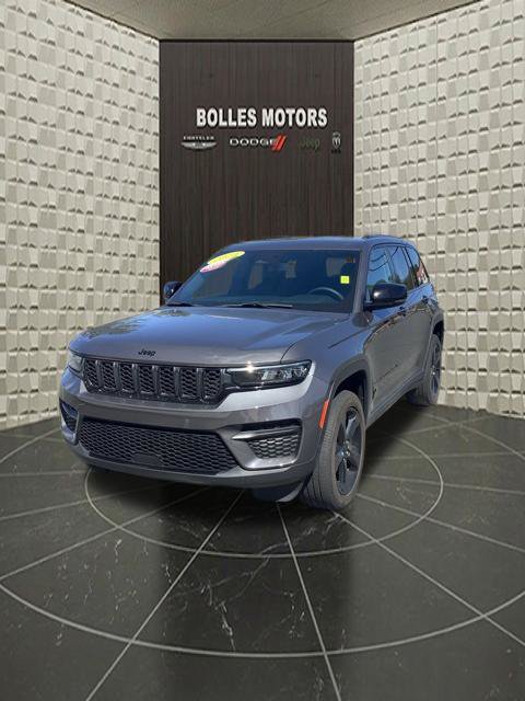 Certified 2024 Jeep Grand Cherokee Altitude AWD/4WD image 18