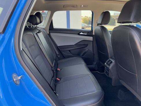 Used 2023 Volkswagen Taos SE w/ Panoramic Sunroof Package FWD image 29