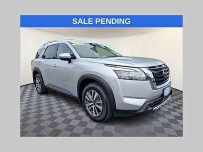 Used 2023 Nissan Pathfinder SL